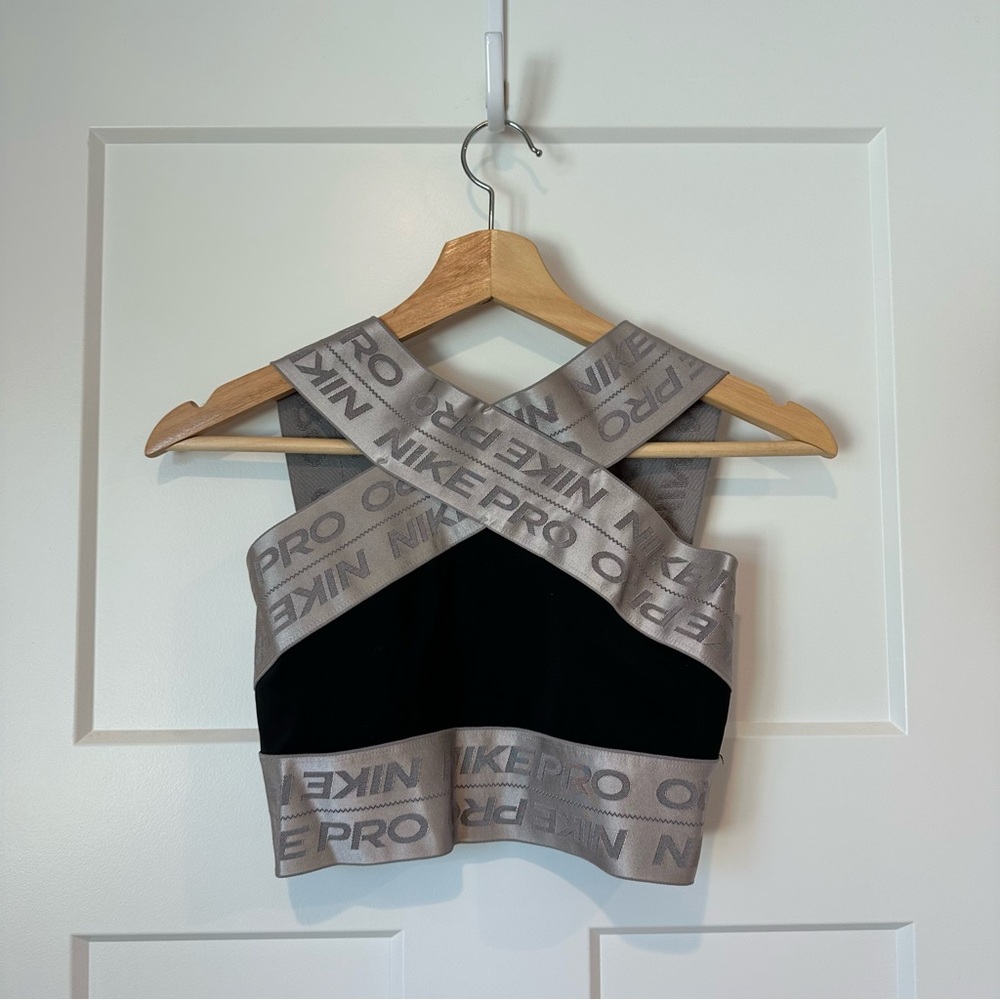 Nike Women's Black and Silver Intertwist Contrast Crop Sports Bra Size Small S